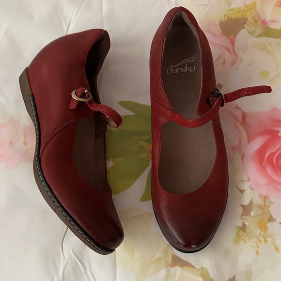 Dansko loralie Red Mary Jane Women's Shoes - Picture 2 of 9